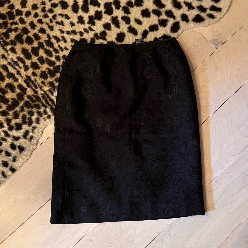 Floral Print Black Skirt 🖤 🌹